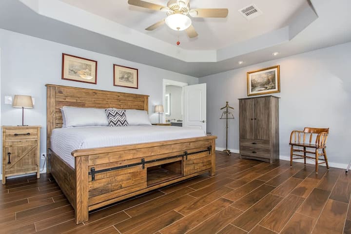 Hlavná spálňa: manželská posteľ