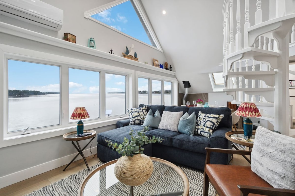 Pogled iz ovog svijeta na ocean - dnevni boravak na katu (Mason's View)