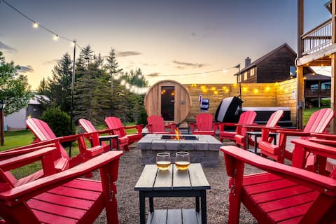 RelaxingBarrelSauna•BigHotTub•Arcades•AirHockey