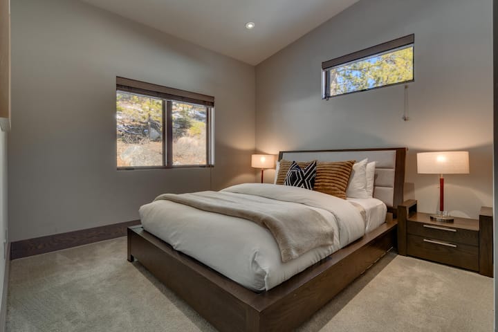 Sypialnianr3 z łóżkiem typu queen-size - piętro 2