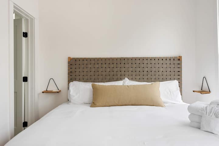 Საძინებელი #1: King Bed
