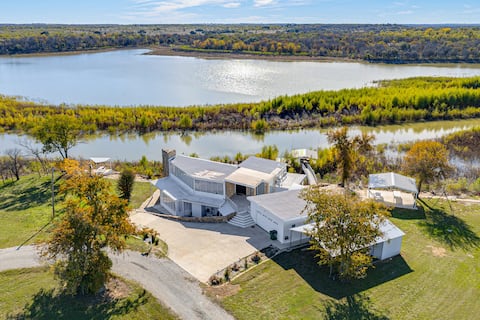 Dock & Fire Pit: Riverfront Runaway Bay Retreat