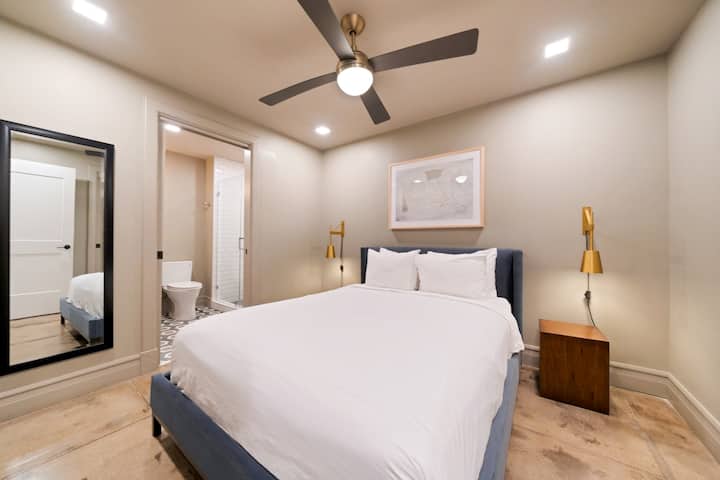 مكانك العملي للنوم في وسط المدينة. جاهز للمغامرة.