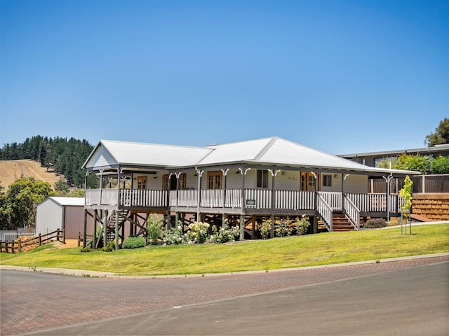 Meeukany—Hilltop Stunner in the Heart of Nannup