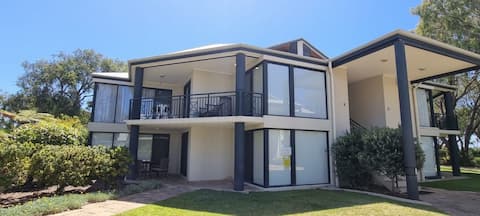 Cape View Beach Resort - Endless Summer