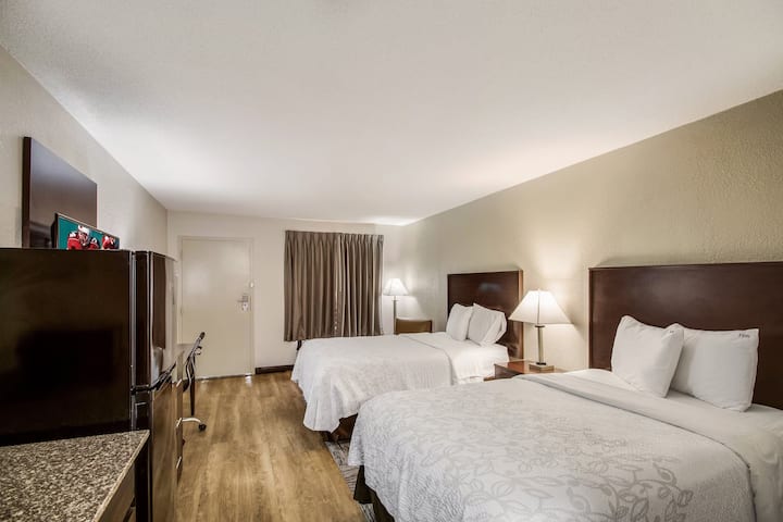 Unit with 2 Full beds. Exact unit will be assigned upon arrival. Views, colors, and decor may vary.