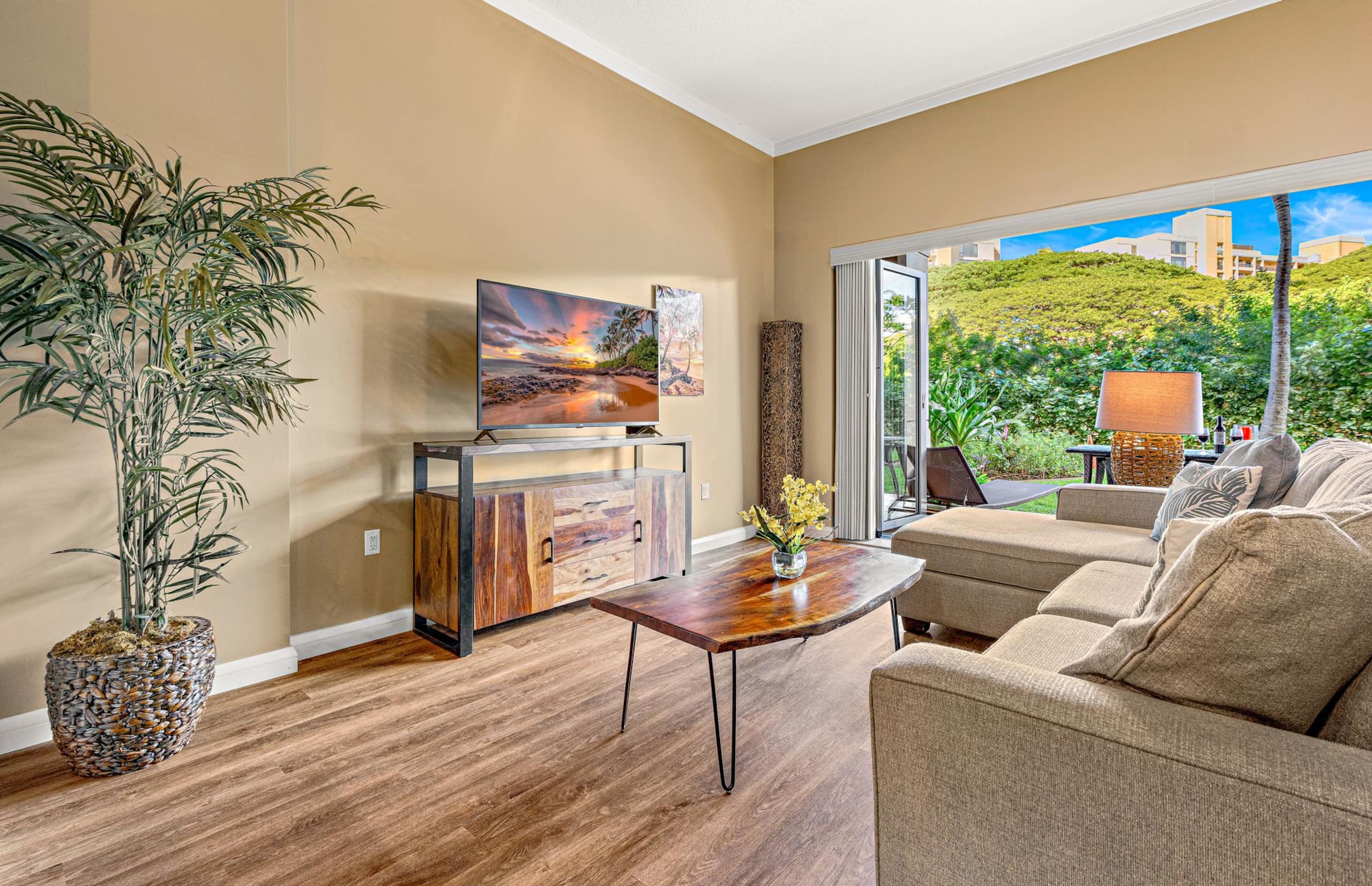 Condo in Lahaina · ★4.92 · 1 bedroom · 2 beds · 1 bath - Image 6