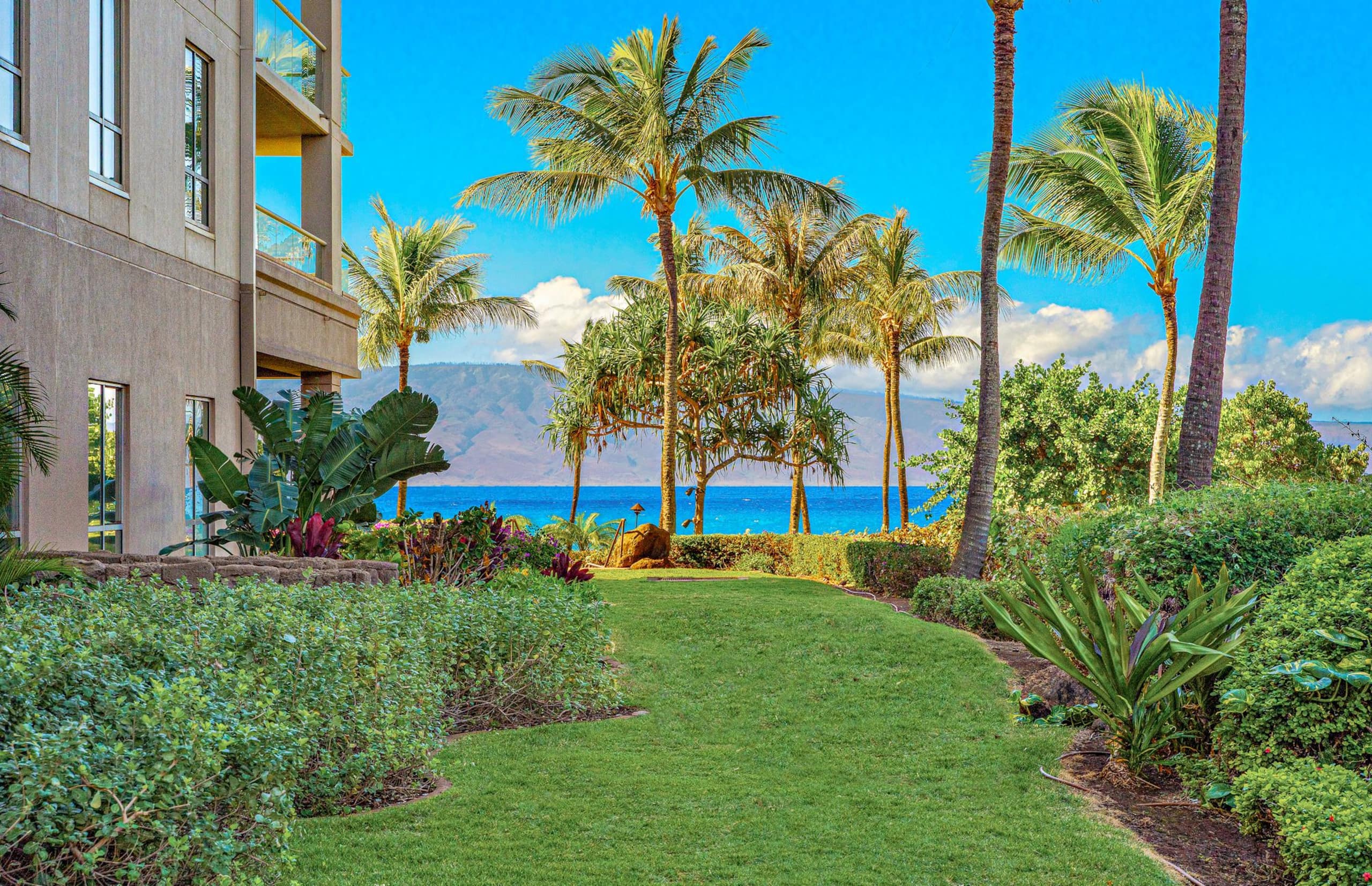 Condo in Lahaina · ★4.92 · 1 bedroom · 2 beds · 1 bath - Image 4