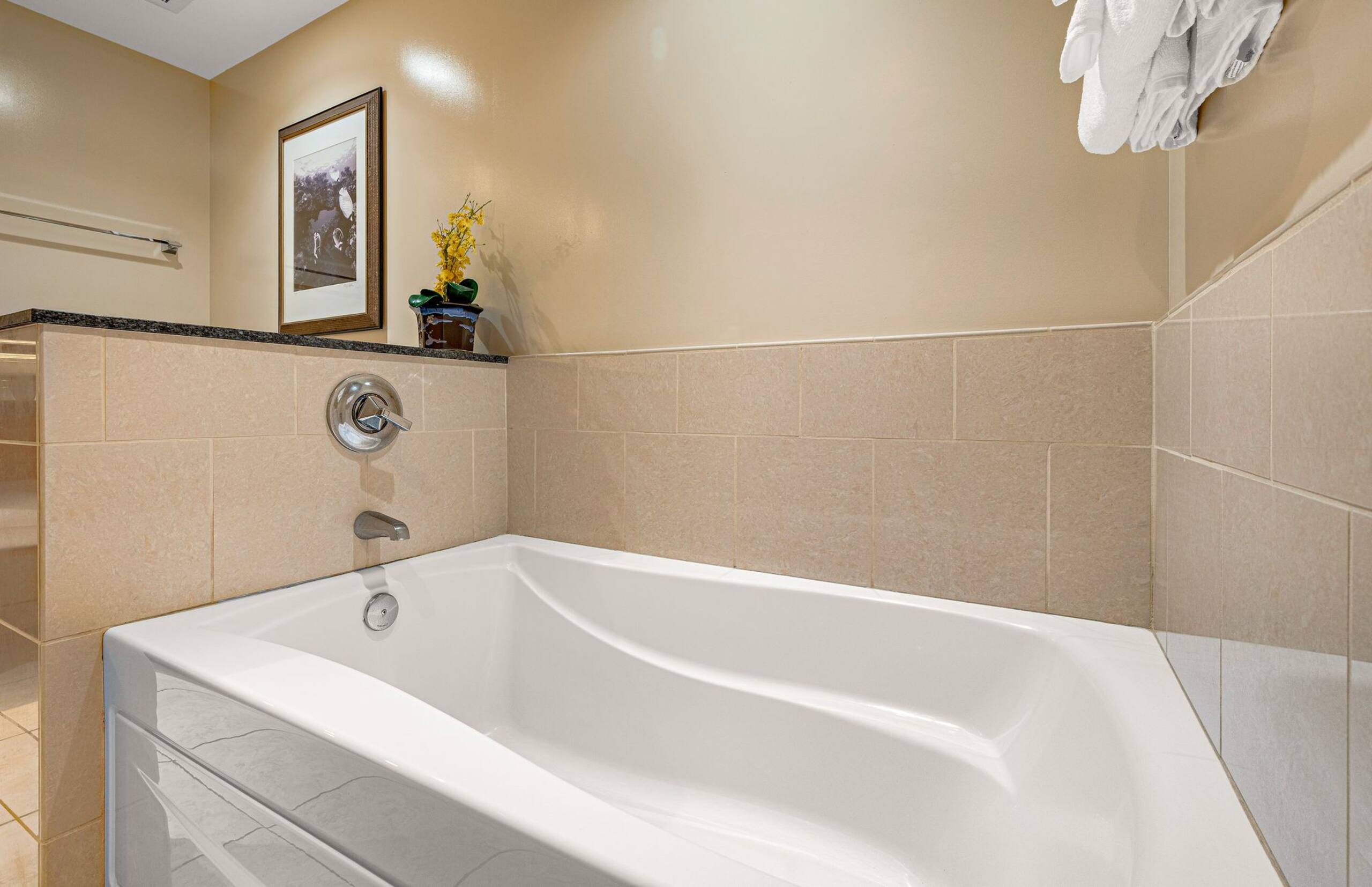 Condo in Lahaina · ★4.92 · 1 bedroom · 2 beds · 1 bath - Image 21
