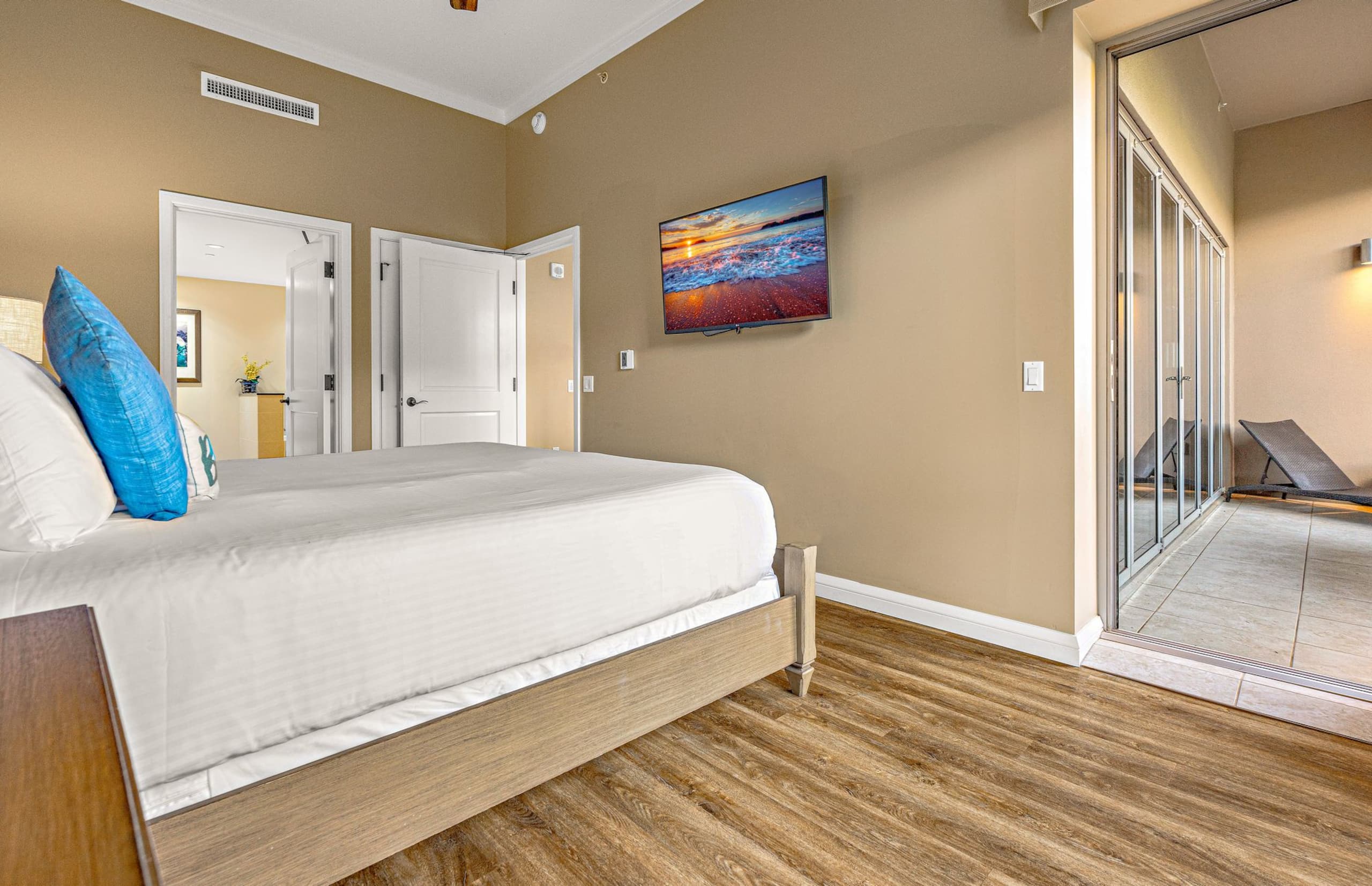 Condo in Lahaina · ★4.92 · 1 bedroom · 2 beds · 1 bath - Image 17