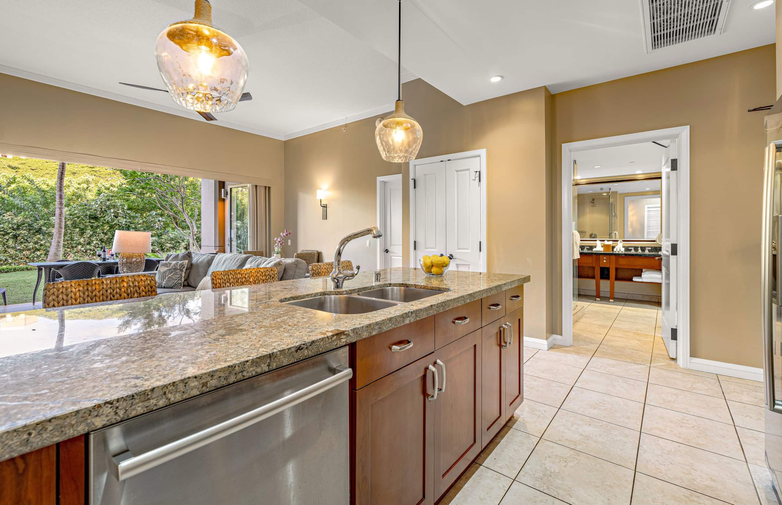 Condo in Lahaina · ★4.92 · 1 bedroom · 2 beds · 1 bath - Image 5