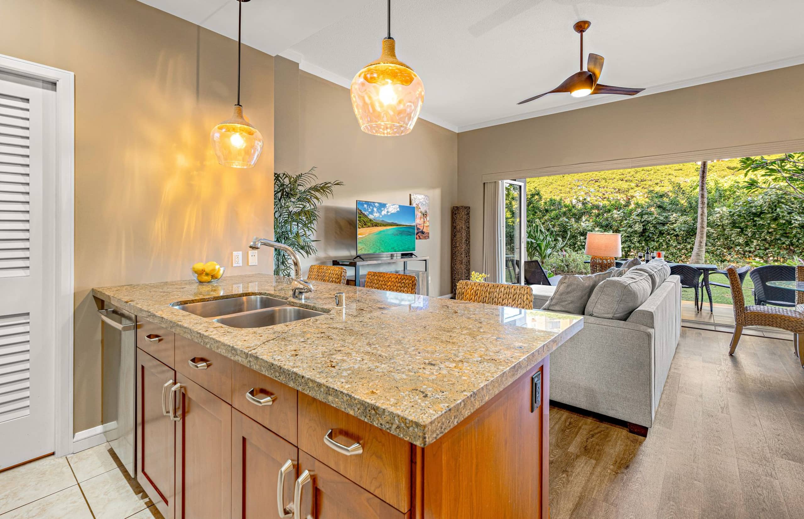 Condo in Lahaina · ★4.92 · 1 bedroom · 2 beds · 1 bath - Image 1