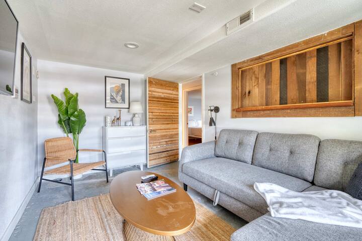 Pearl District Stay – AC & WiFi – 2BR – Sleeps 4