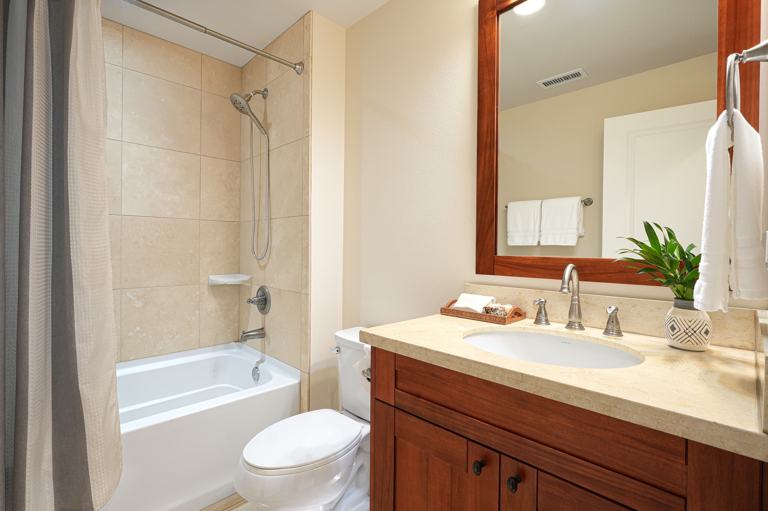Pili Mai by Gather: Modern Condo w/ Pool & Lanai - Image 10