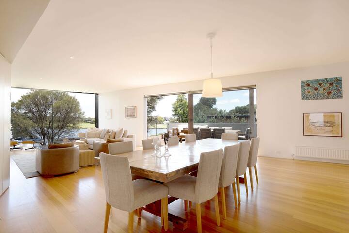 Front Row Golf & Lake Views Luxe Coastal Retreat gallery image 5