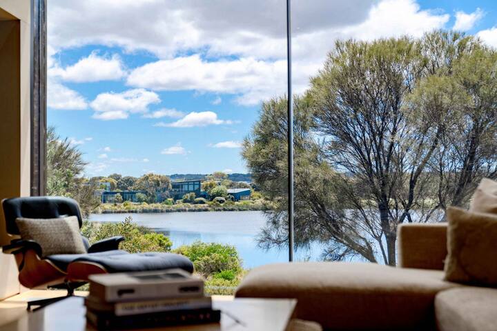 Front Row Golf & Lake Views Luxe Coastal Retreat gallery image 2