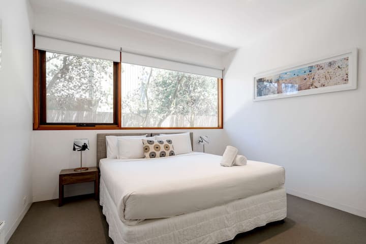 Dormitorio 3: cama tamaño queen.