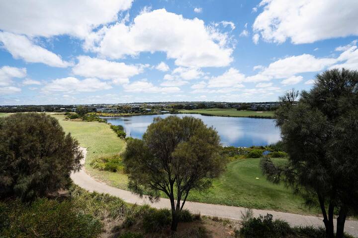 Front Row Golf & Lake Views Luxe Coastal Retreat gallery image 3