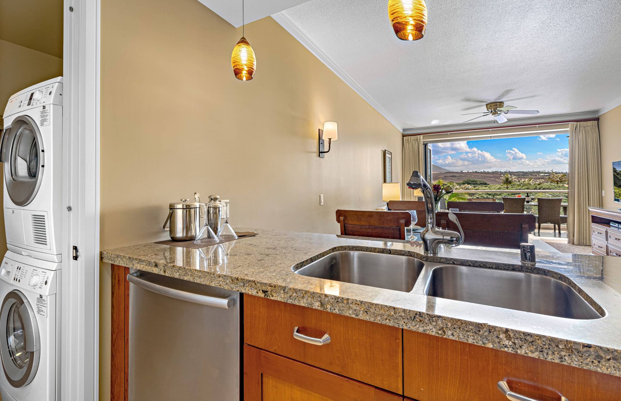 Condo in Lahaina · ★4.86 · 1 bedroom · 2 beds · 1 bath - Image 15