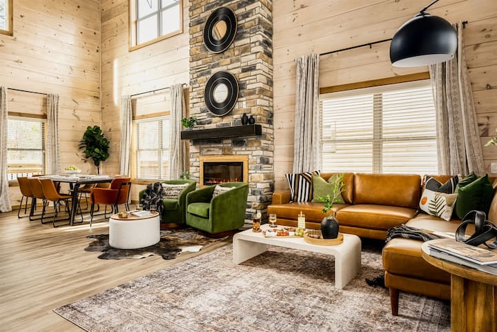 Luxe Home-2 Master Suites-heatedpool-dollywood 5mi - Pigeon Forge, TN