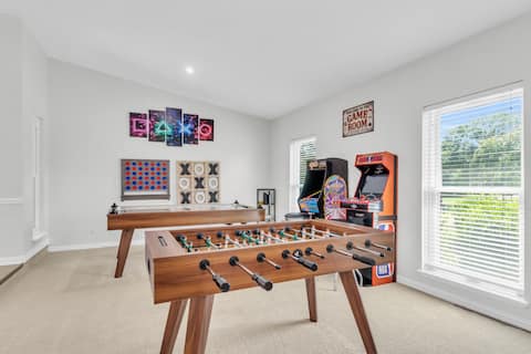 The Colony 4BR | Pool, Fire Pit, Foosball + Arcade