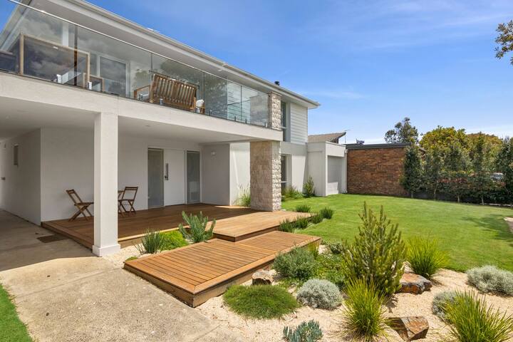 Aquilla by the Beach