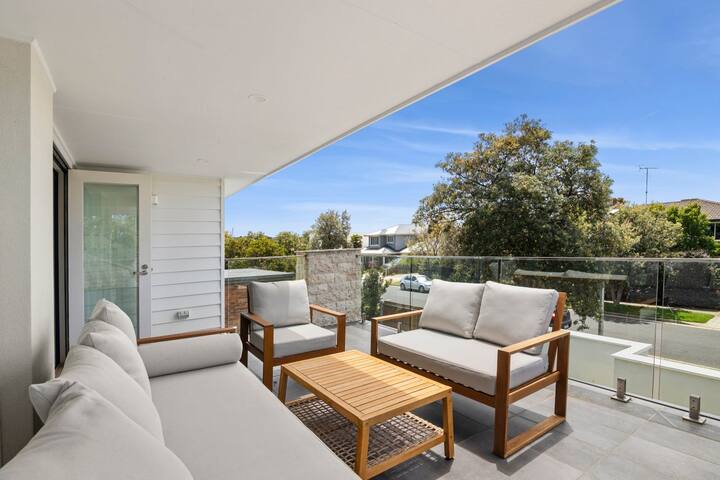 Aquilla by the Beach gallery image 2