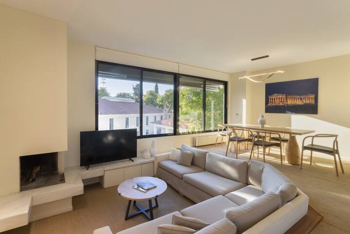 Spacious 3bdr Townhouse with Monumental View gallery image 4