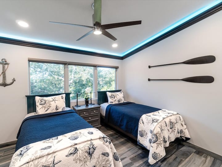 Alternativa fleksibël për të fjetur me një ambient të qetë buzë ujit.