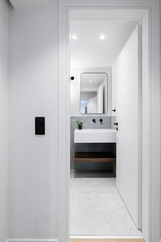 MoRe Exclusive Apt#10|2Bed Luxe by ZOIA Living gallery image 4