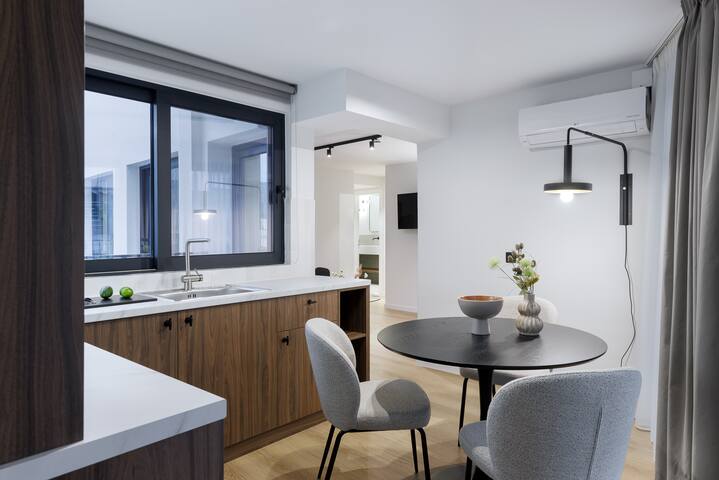 MoRe Signature Apt#11|Sunny 2Bd by ZOIA Living gallery image 3