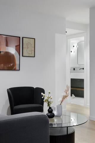 MoRe Signature Apt#11|Sunny 2Bd by ZOIA Living gallery image 4