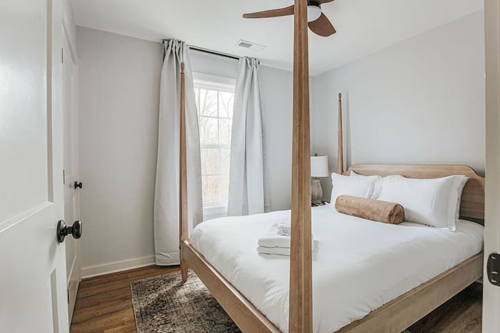 -Slaapkamer met queensize bed