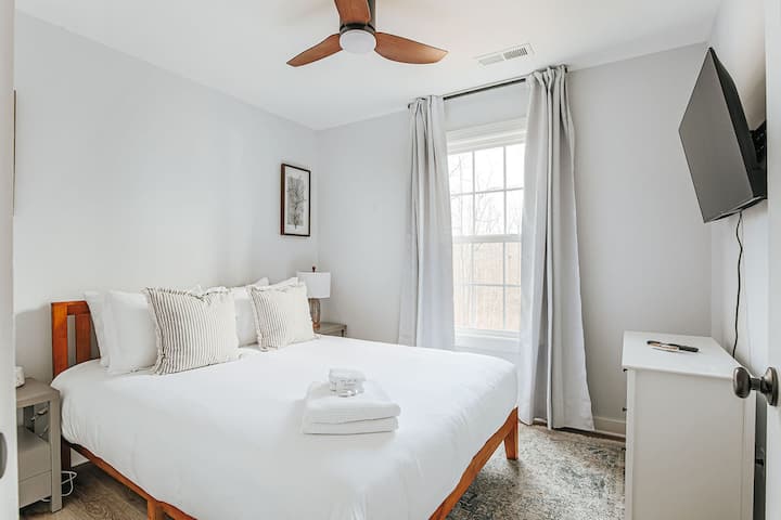 -Slaapkamer met queensize bed