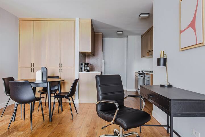 Blueground | Midtown West, gym & w/d, nr museum gallery image 4