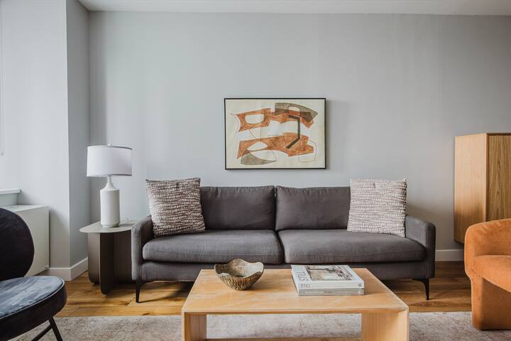 Blueground | Midtown West, gym & w/d, nr museum gallery image 2