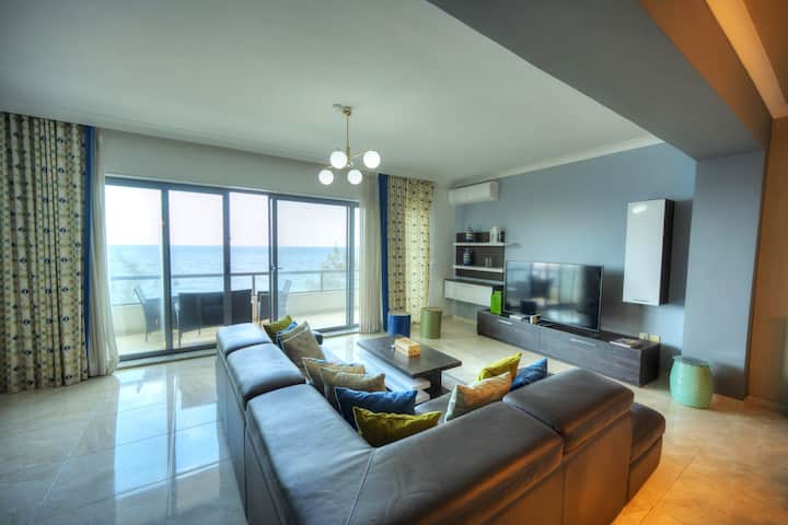 Luxury & Spacious 3 Bedroom Seafront, Balcony Yhai - Malta
