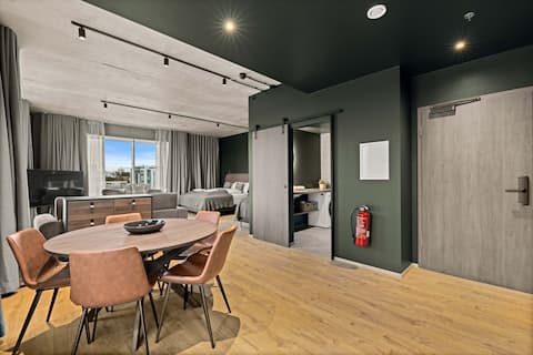 Aurora Nooks -  Family Suite with free parking