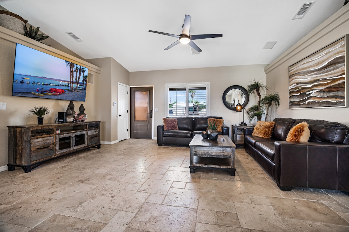 Popular Airbnb listing: Hillside Hideaway - Pool, BBQ, Private Backyard in Lake Havasu / Kingman