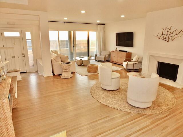 Beachfront on the LB Peninsula gallery image 4