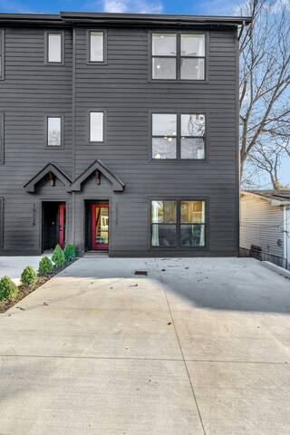 Brand New*12 min to Broadway*RIVER*Views* gallery image 2