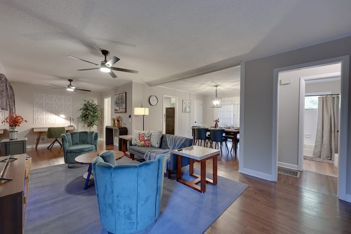 Forest Acres 3br | Fire Pit + Modern Kitchen - 컬럼비아