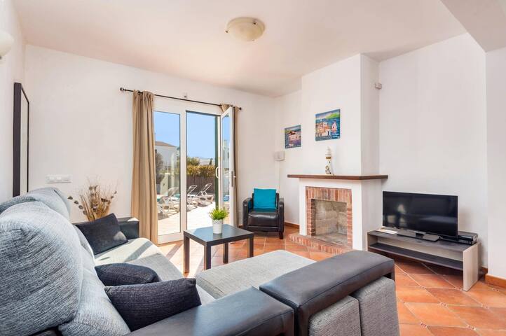 Villa Anneuxu by Villa Plus gallery image 4