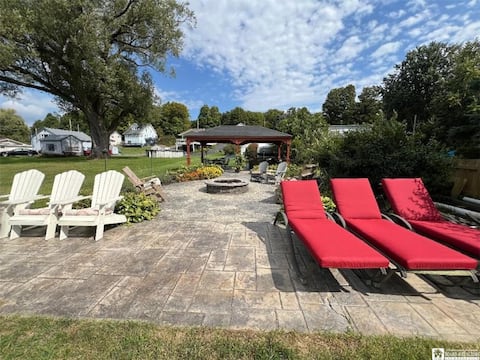 Lake Life Living w/ Game Room