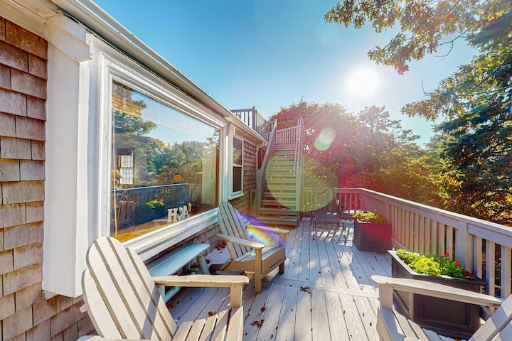 Steps To Beach! Group Getaway W/ Cape Cod Views - North Truro, MA