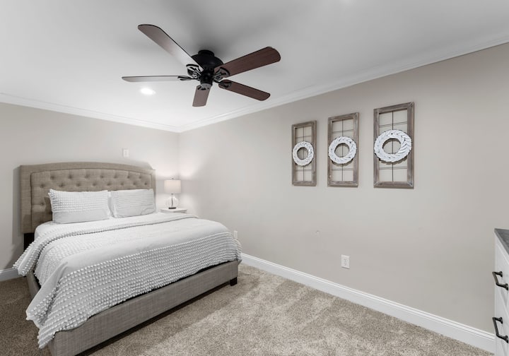 Lower Level Queen bedroom. 