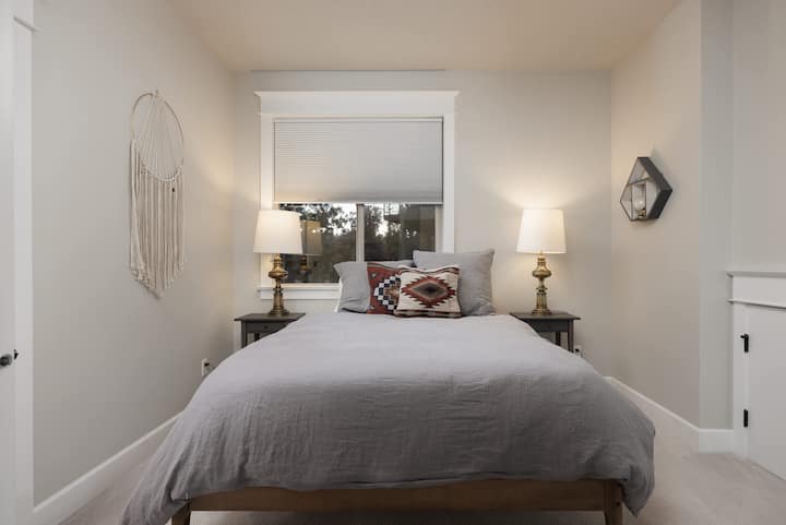 This Jack & Jill suite showcases a comfortable queen bed