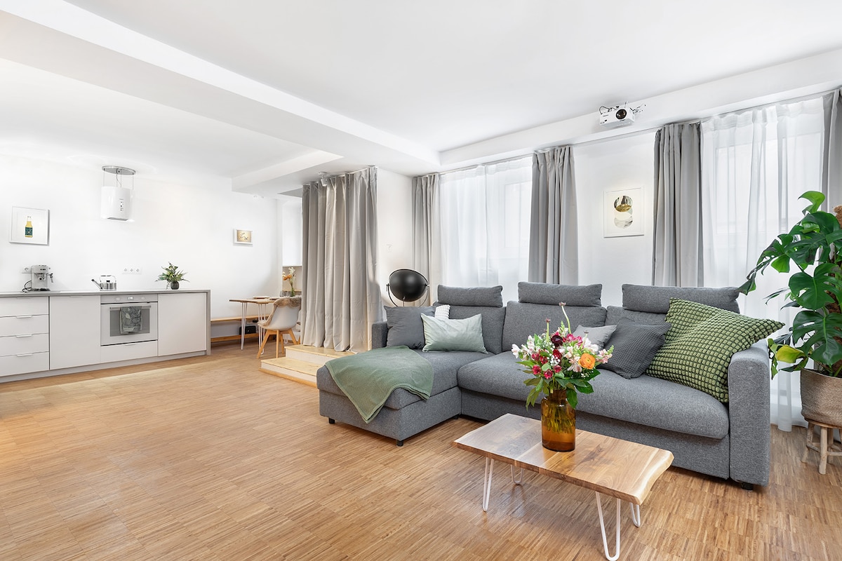 Successful Airbnb property: Stylish Apartment with Home Cinema, 2-Min Tram in Weißensee