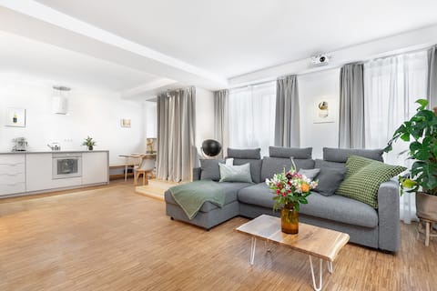 Successful Airbnb property: Stylish Apartment with Home Cinema, 2-Min Tram in Weißensee
