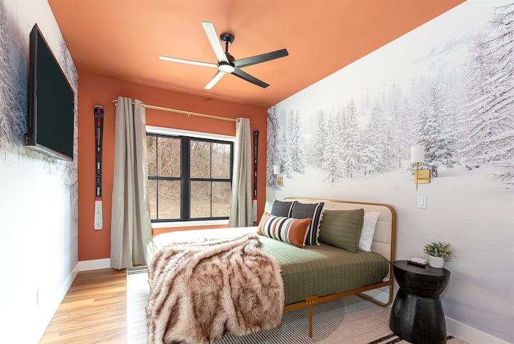 Bring the slopes inside — Chestnut Mountain–themed bedroom